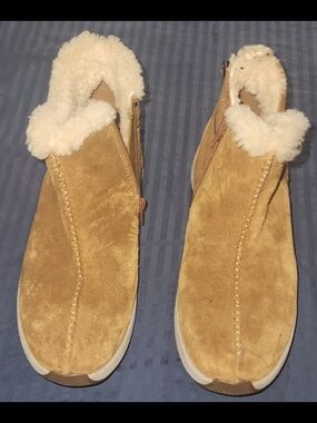 Clarks Wave 2.0 Suede Wheat Color Booties Size 8